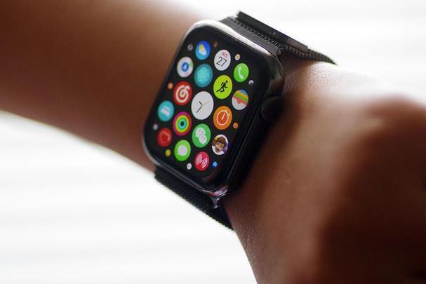 2025年Apple Watch大更新！SE 3塑料机身、Ultra 3卫星连接，你期待吗？  第4张