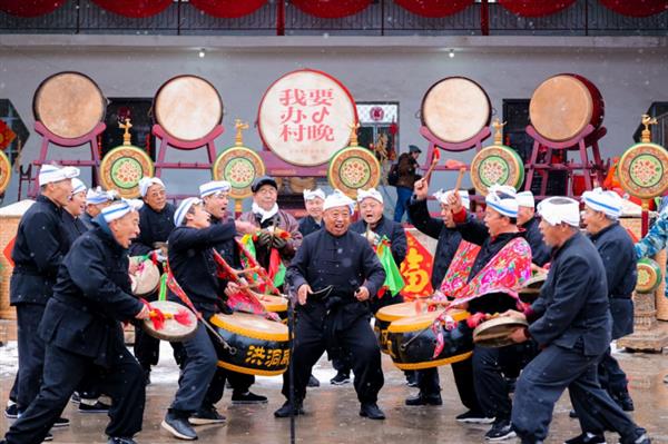 572.7万网友在线围观！村晚直播如何成为新年俗？白岩松点赞的背后故事揭秘  第14张