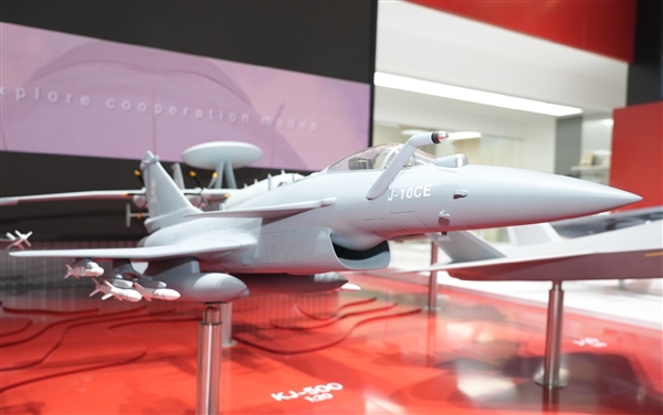 我国 30 项重点航空产品齐聚巴黎航展！歼 10CE 有多强？  第8张