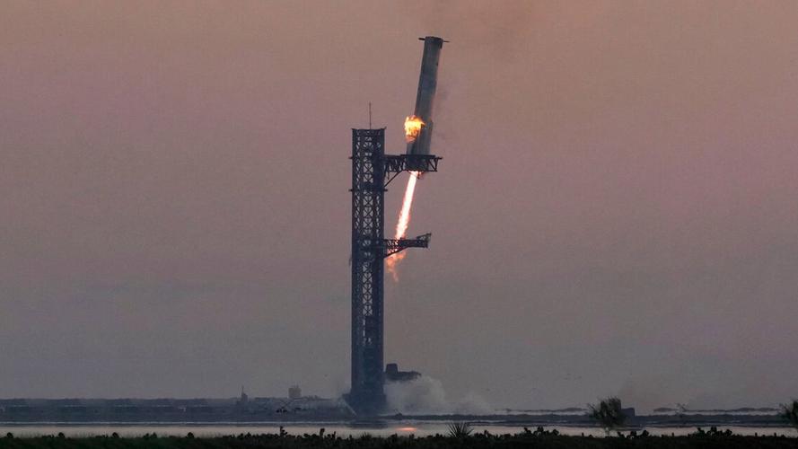 SpaceX星舰第七次试飞成功！筷子夹火箭再现，未来太空旅行还远吗？  第12张