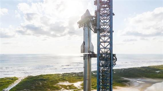 SpaceX星舰第七次试飞成功！筷子夹火箭再现，未来太空旅行还远吗？  第6张