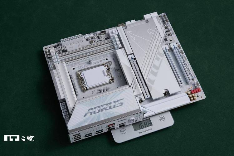 技嘉Z890 AORUS TACHYON ICE主板：极致超频玩家的梦想之选，你准备好了吗？  第4张