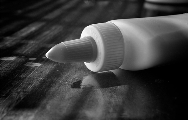眼药水竟成毁眼剂？502胶水误滴右眼的惊心意外  第7张