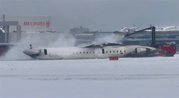 达美航空客机惊魂一刻！多伦多机场着陆事故，18人受伤，现场浓烟滚滚，你相信这一切吗？  第7张