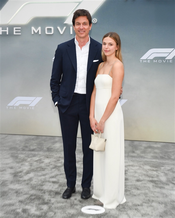 F1：狂飙飞车真能凭套路获高票房？艺术价值竟为零  第16张