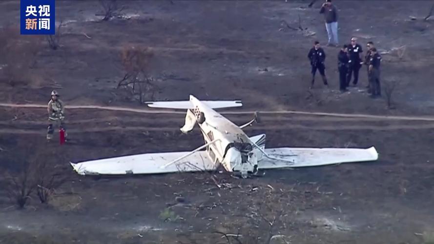 飞机侧翻、乘客倒挂逃生！达美航空坠机事件惊险全程曝光，你见过这样的硬着陆吗？  第13张