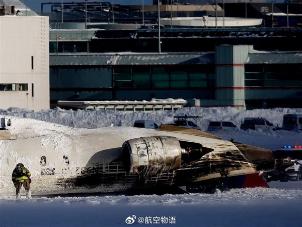 飞机侧翻、乘客倒挂逃生！达美航空坠机事件惊险全程曝光，你见过这样的硬着陆吗？  第16张