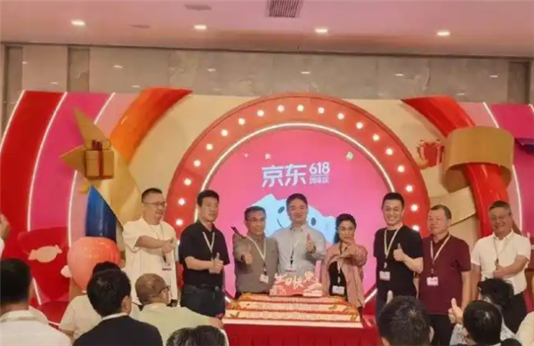 蔚来李斌现身京东 618！刘强东 10 秒拍板投资，李斌竟问出这话？  第2张
