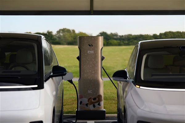 理想汽车5C超充站达2500座！10分钟500公里充电速度有多惊人？  第2张