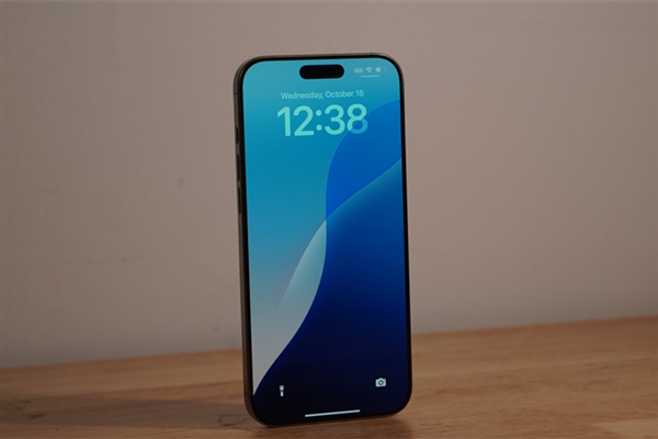 iPhone 18 Pro系列新屏来袭！叹号屏将成历史？  第2张
