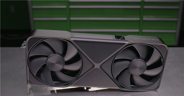 NVIDIA RTX 5090 FE开箱揭秘：环保设计+AI增强，性能究竟有多强？  第14张