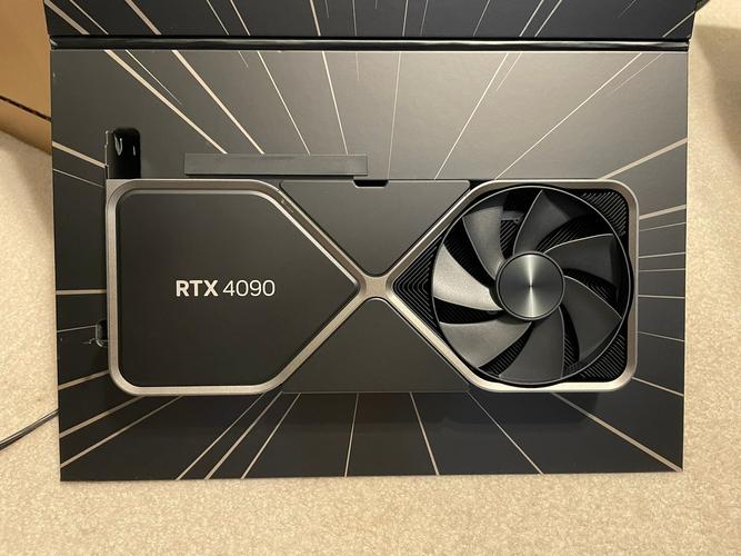 NVIDIA RTX 4090原型卡首次曝光！四插槽三风扇设计，散热性能究竟有多强？  第13张