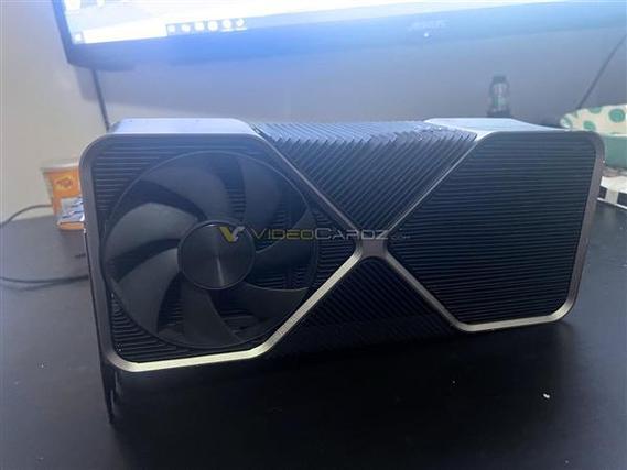 NVIDIA RTX 4090原型卡首次曝光！四插槽三风扇设计，散热性能究竟有多强？  第8张