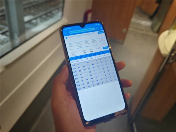 高铁乘务员手中的神秘设备，究竟隐藏着哪些不为人知的强大功能？
